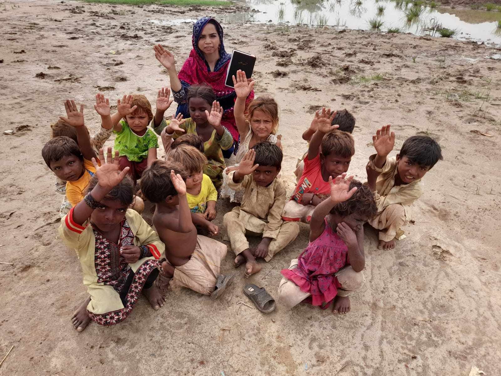 Seelsorgerische Betreuung für Kinder in den Ziegelfabriken in Pakistan